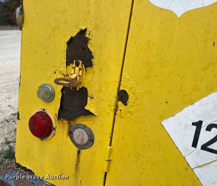 image for item NI9101 1994 Ford F700  fuel truck