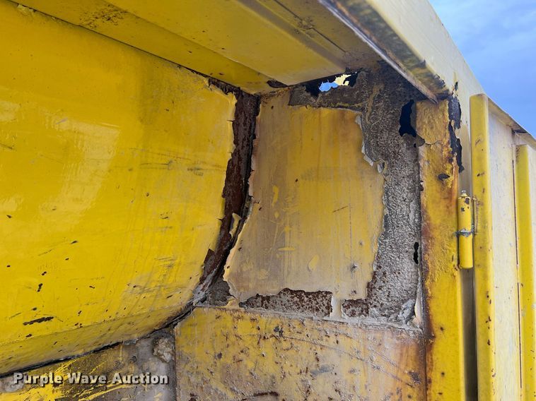 image for item NI9101 1994 Ford F700  fuel truck