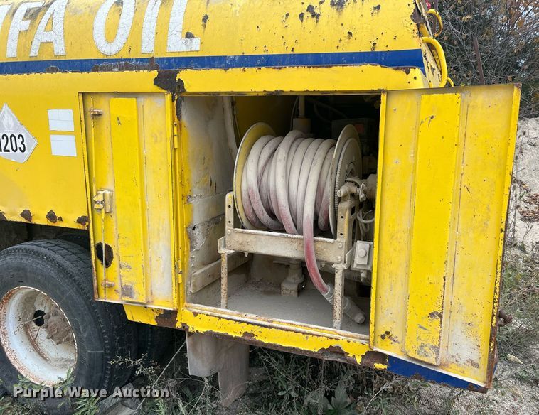 image for item NI9101 1994 Ford F700  fuel truck