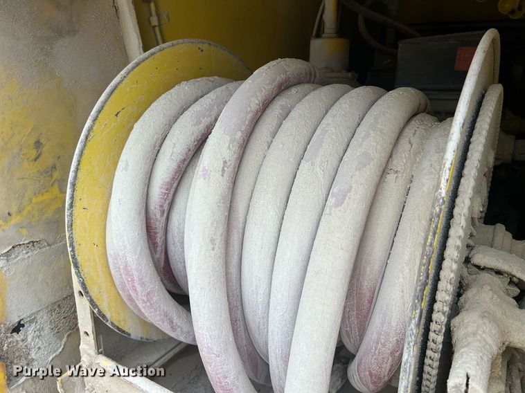 image for item NI9101 1994 Ford F700  fuel truck