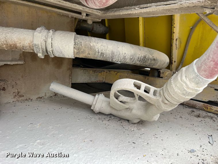 image for item NI9101 1994 Ford F700  fuel truck