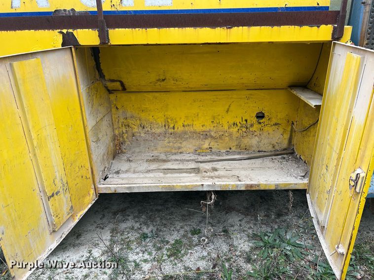 image for item NI9101 1994 Ford F700  fuel truck