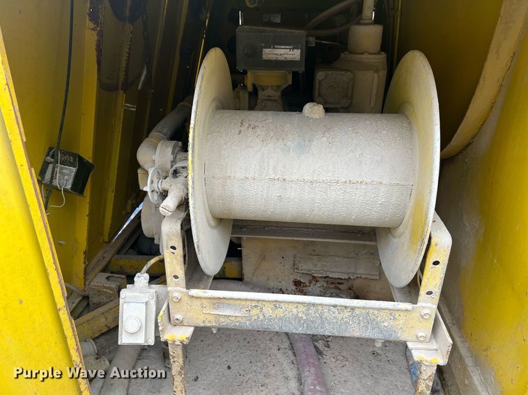 image for item NI9101 1994 Ford F700  fuel truck