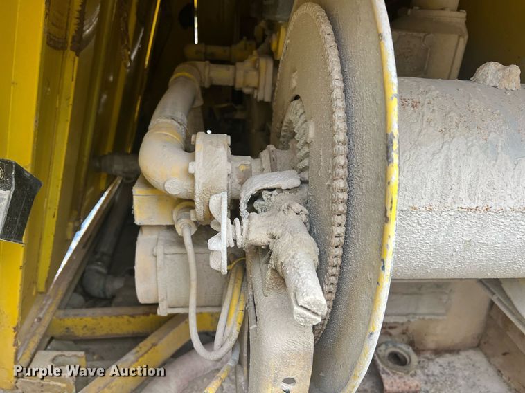 image for item NI9101 1994 Ford F700  fuel truck