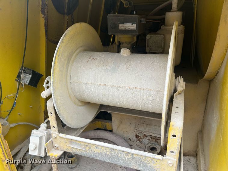 image for item NI9101 1994 Ford F700  fuel truck