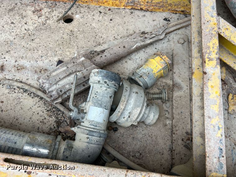 image for item NI9101 1994 Ford F700  fuel truck