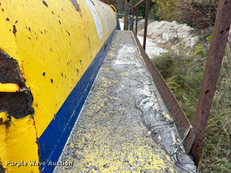 image for item NI9101 1994 Ford F700  fuel truck