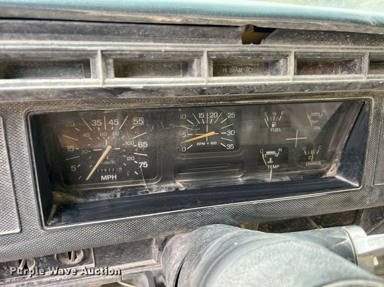 image for item NI9101 1994 Ford F700  fuel truck