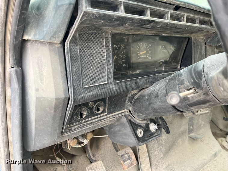 image for item NI9101 1994 Ford F700  fuel truck