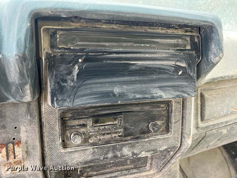 image for item NI9101 1994 Ford F700  fuel truck