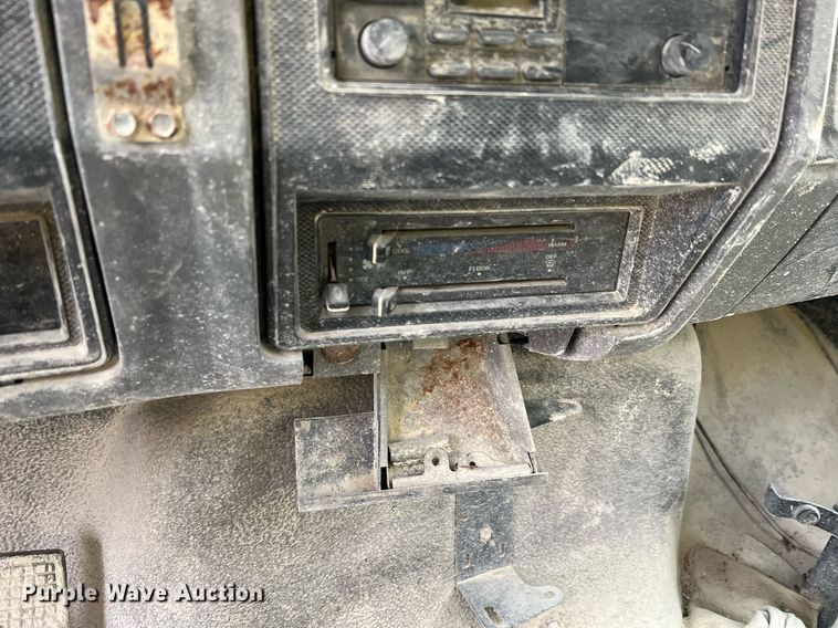 image for item NI9101 1994 Ford F700  fuel truck