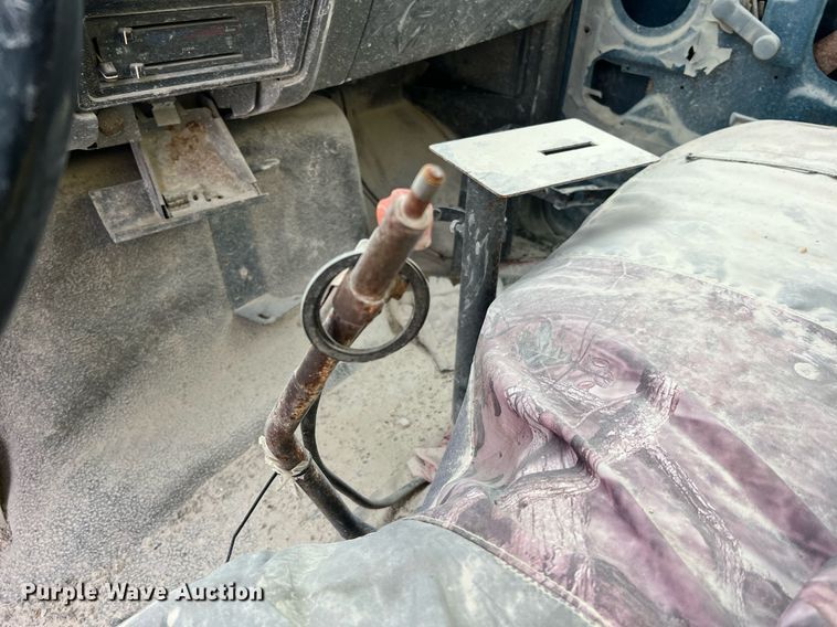 image for item NI9101 1994 Ford F700  fuel truck