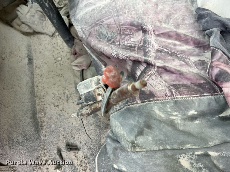 image for item NI9101 1994 Ford F700  fuel truck