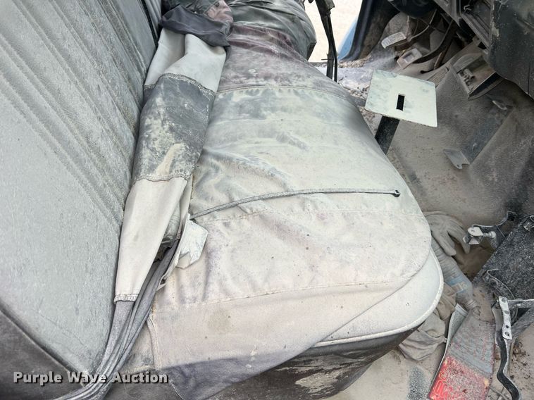 image for item NI9101 1994 Ford F700  fuel truck