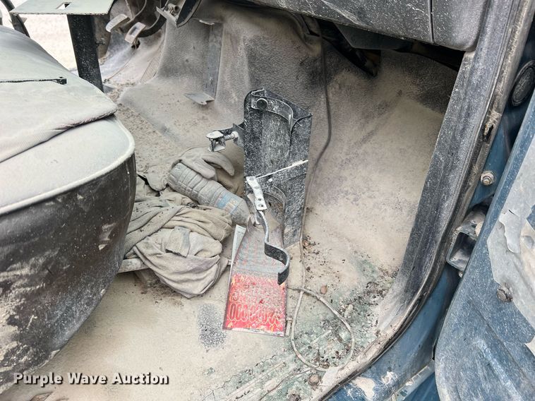 image for item NI9101 1994 Ford F700  fuel truck