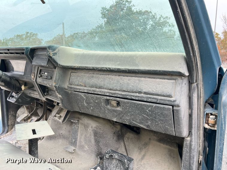 image for item NI9101 1994 Ford F700  fuel truck