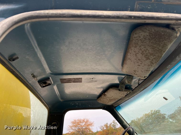 image for item NI9101 1994 Ford F700  fuel truck