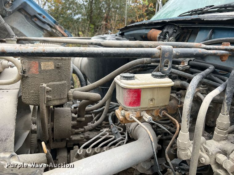 image for item NI9101 1994 Ford F700  fuel truck