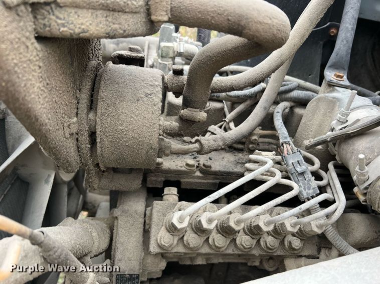 image for item NI9101 1994 Ford F700  fuel truck