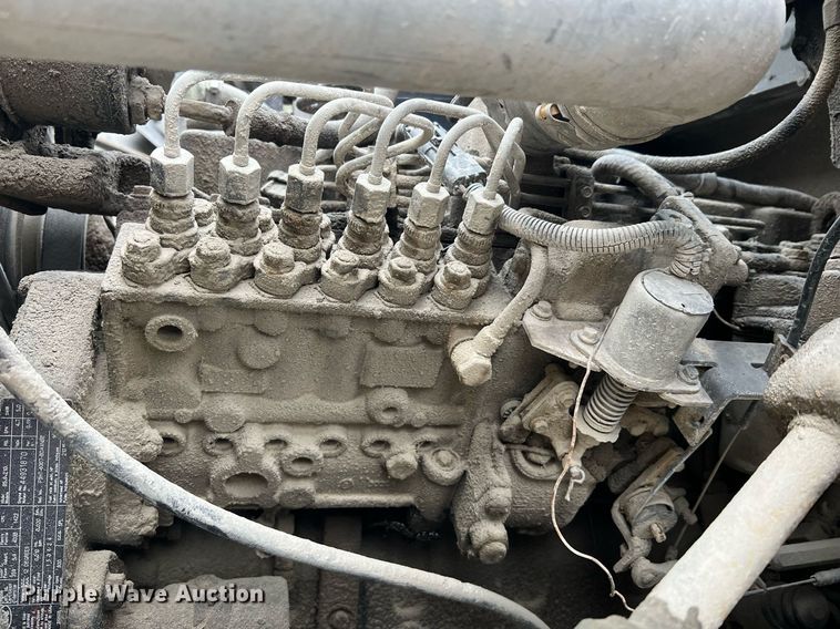 image for item NI9101 1994 Ford F700  fuel truck