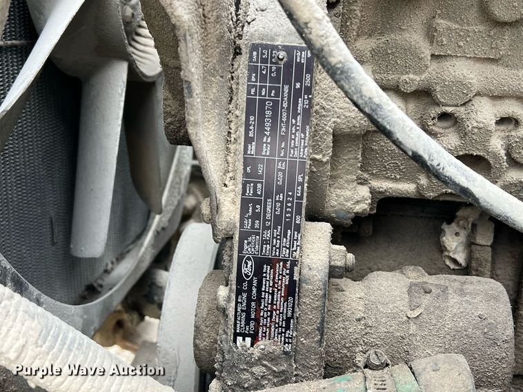 image for item NI9101 1994 Ford F700  fuel truck