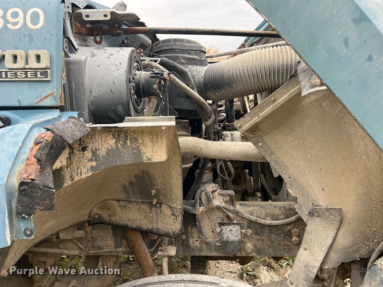 image for item NI9101 1994 Ford F700  fuel truck