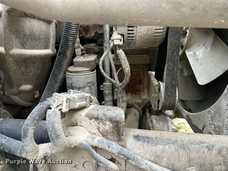 image for item NI9101 1994 Ford F700  fuel truck