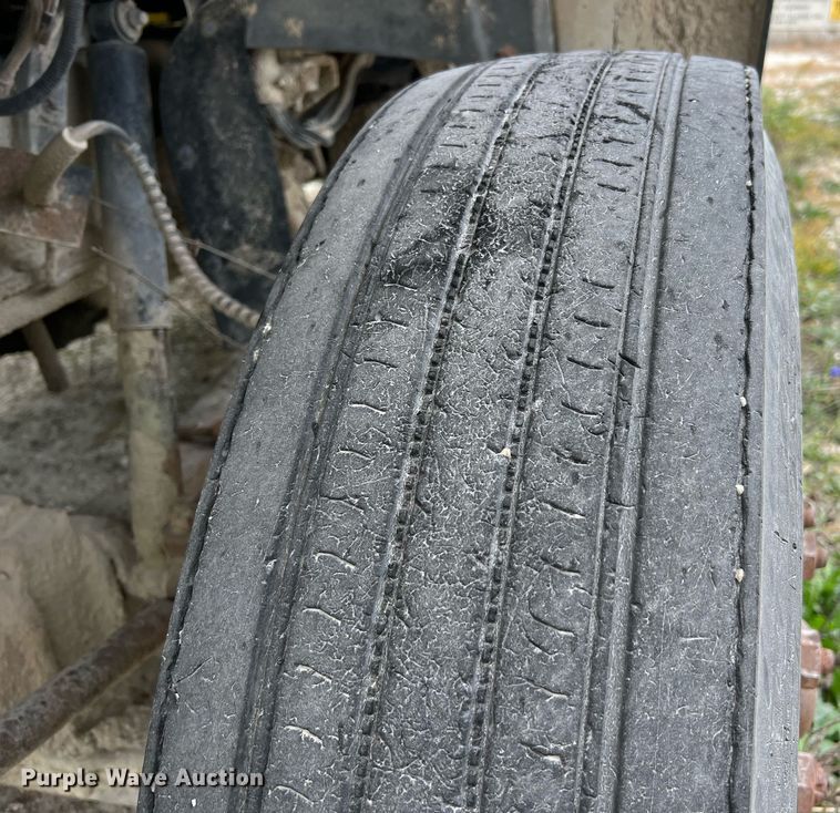 image for item NI9101 1994 Ford F700  fuel truck