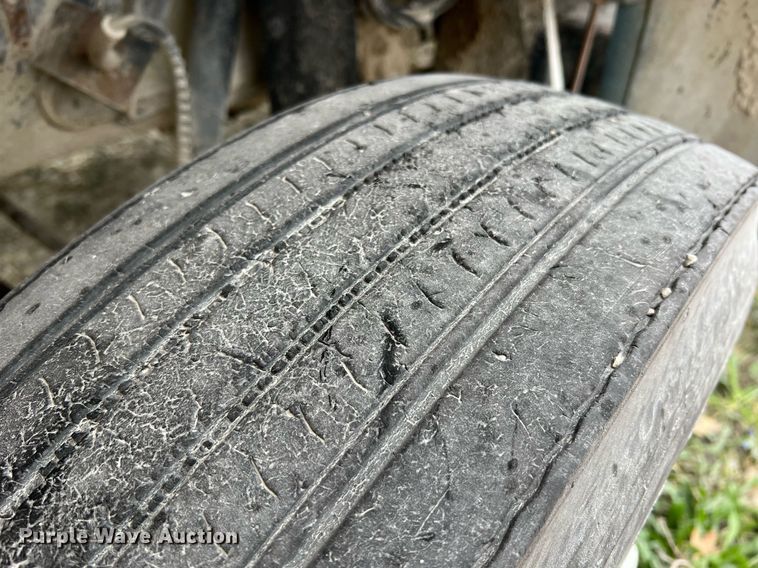 image for item NI9101 1994 Ford F700  fuel truck