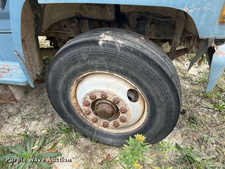 image for item NI9101 1994 Ford F700  fuel truck