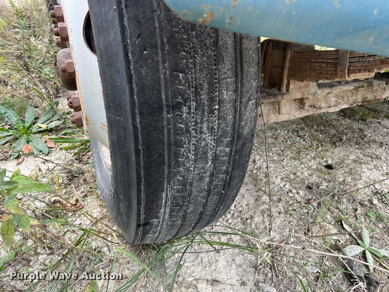 image for item NI9101 1994 Ford F700  fuel truck