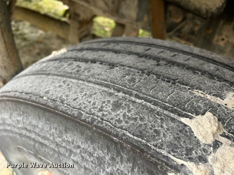 image for item NI9101 1994 Ford F700  fuel truck