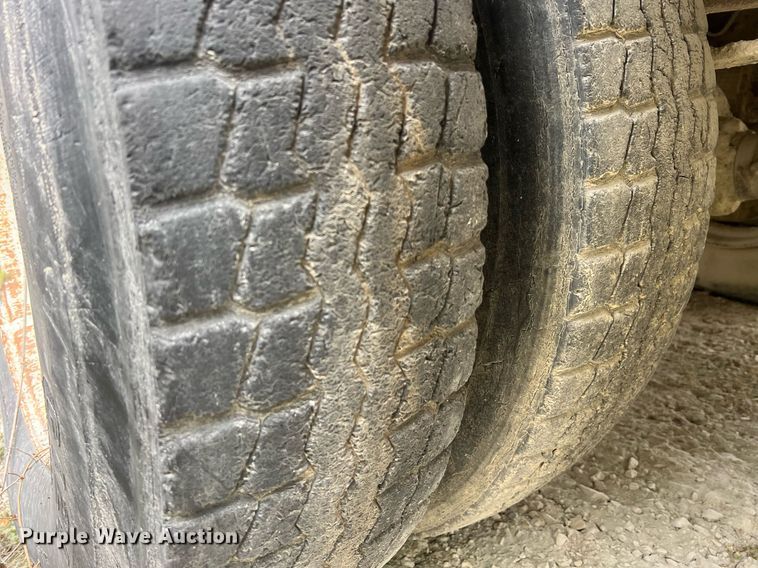 image for item NI9101 1994 Ford F700  fuel truck