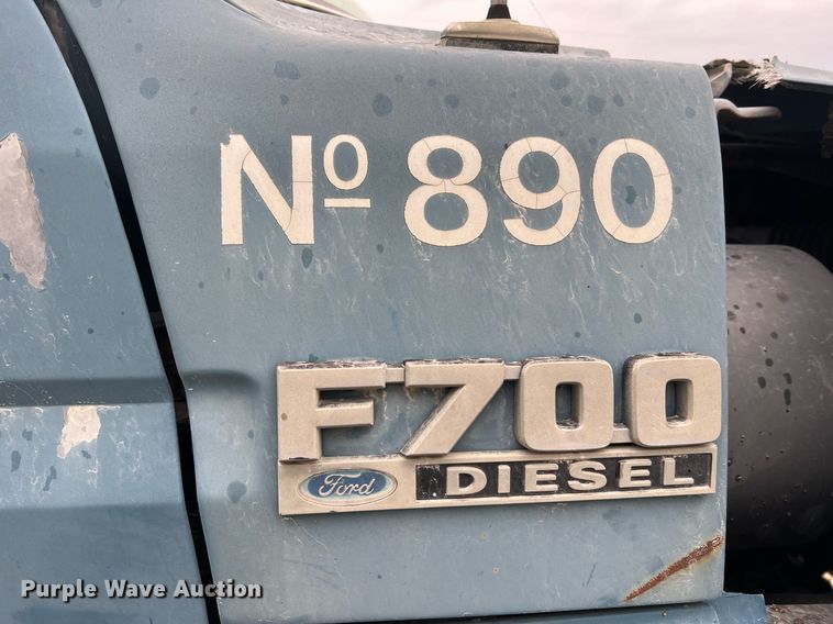 image for item NI9101 1994 Ford F700  fuel truck