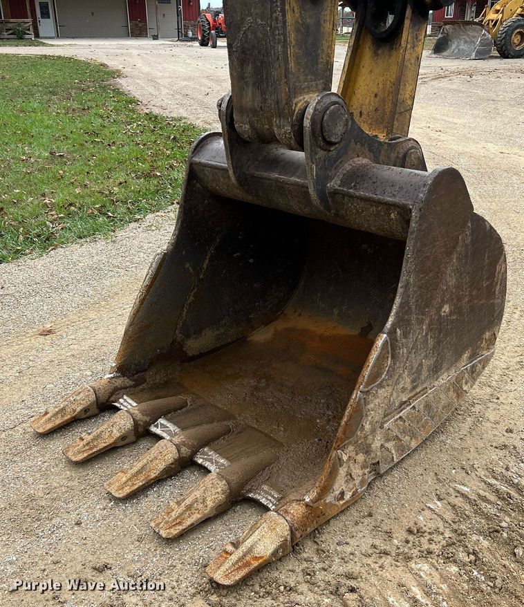 image for item NI9102 2013 Komatsu PC240LC-10  excavator