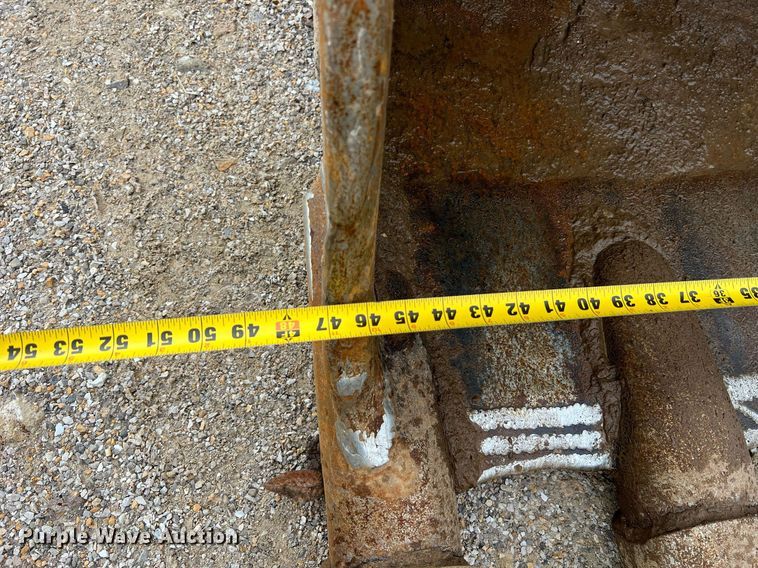 image for item NI9102 2013 Komatsu PC240LC-10  excavator