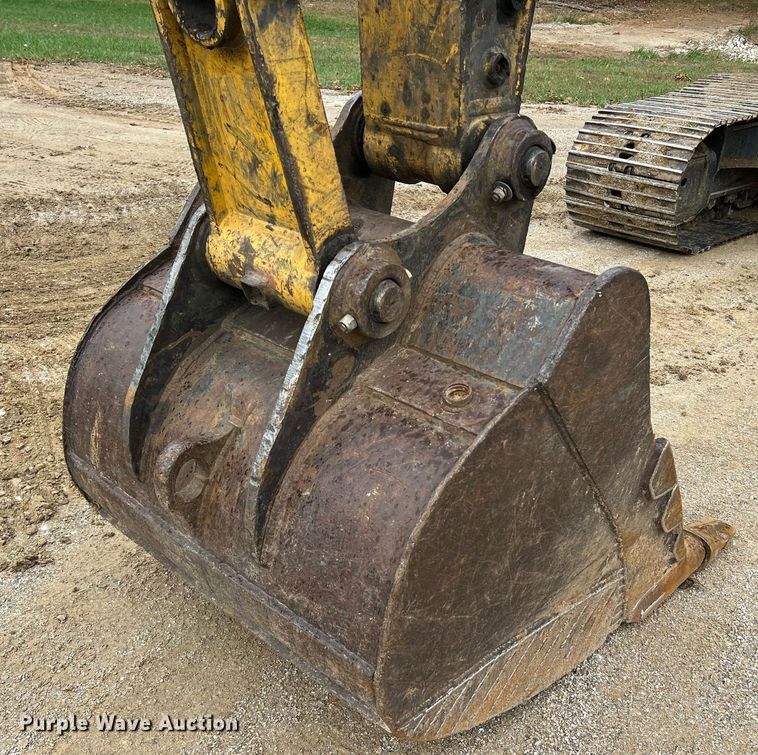 image for item NI9102 2013 Komatsu PC240LC-10  excavator