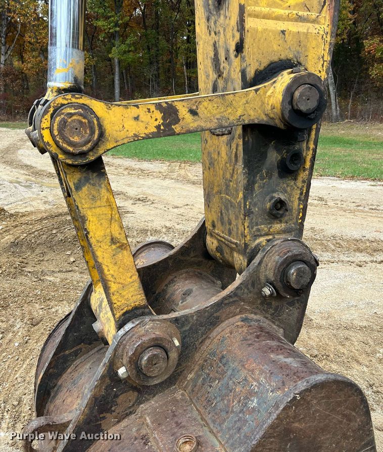 image for item NI9102 2013 Komatsu PC240LC-10  excavator