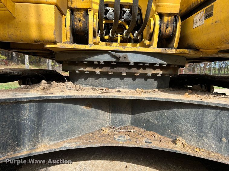 image for item NI9102 2013 Komatsu PC240LC-10  excavator