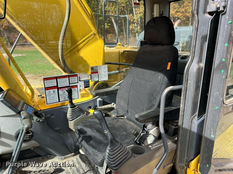 image for item NI9102 2013 Komatsu PC240LC-10  excavator