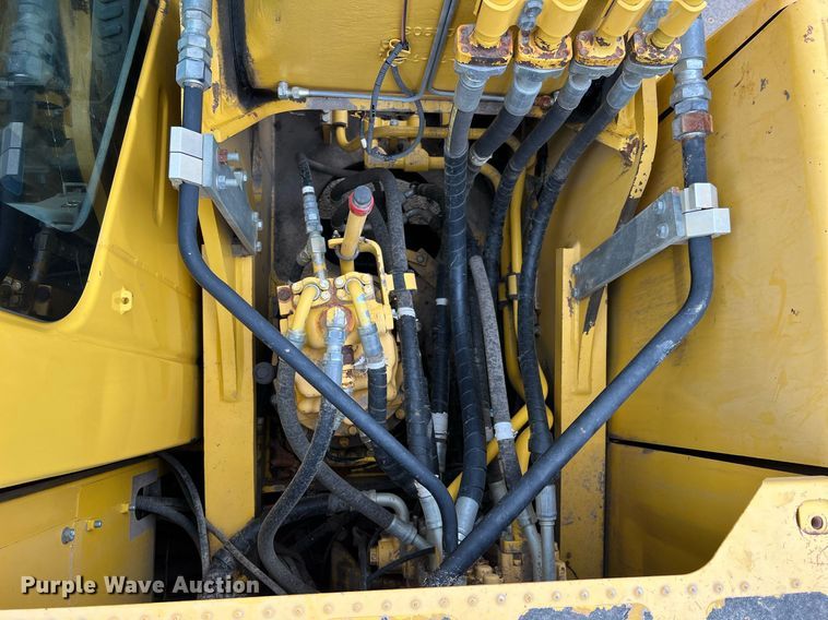 image for item NI9102 2013 Komatsu PC240LC-10  excavator
