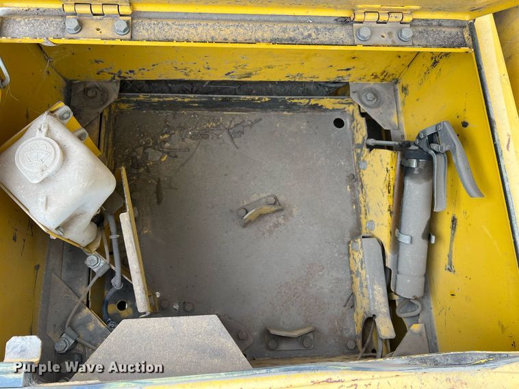 image for item NI9102 2013 Komatsu PC240LC-10  excavator