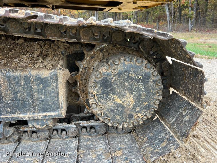 image for item NI9102 2013 Komatsu PC240LC-10  excavator