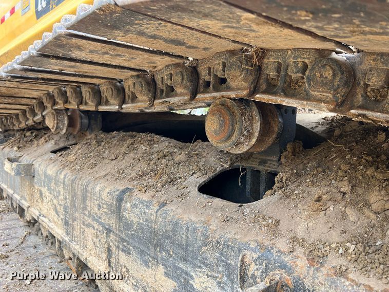 image for item NI9102 2013 Komatsu PC240LC-10  excavator