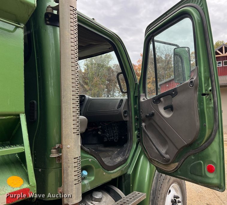 image for item NI9105 2009 Freightliner Business Class M2  dump truck