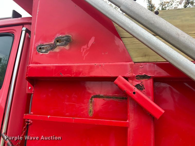 image for item NI9106 2004 Freightliner FL80  dump truck