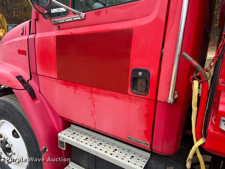 image for item NI9106 2004 Freightliner FL80  dump truck