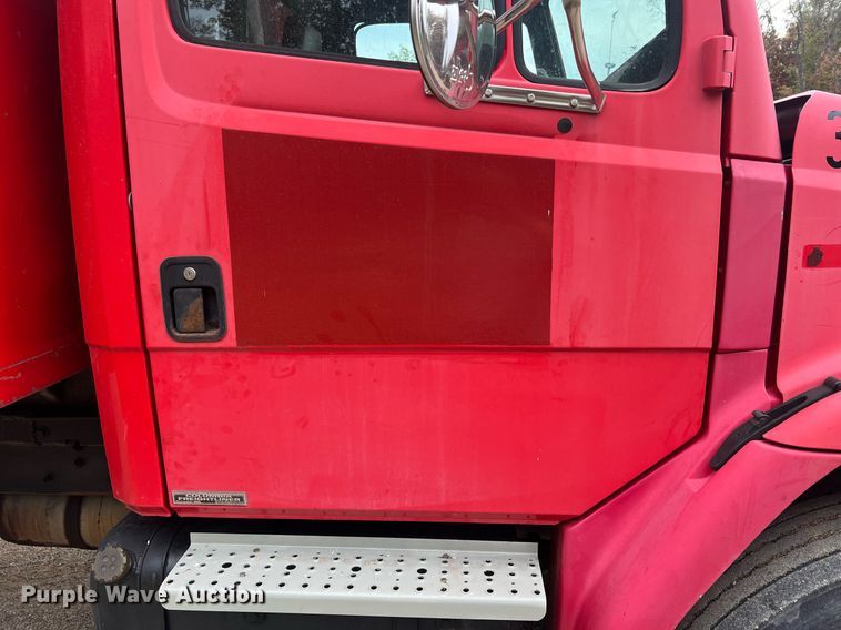 image for item NI9106 2004 Freightliner FL80  dump truck