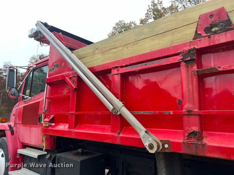 image for item NI9106 2004 Freightliner FL80  dump truck