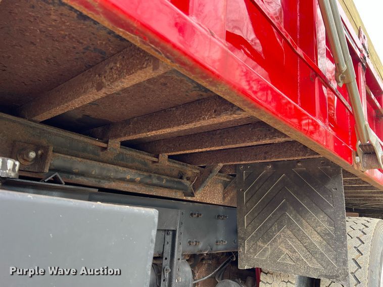 image for item NI9106 2004 Freightliner FL80  dump truck